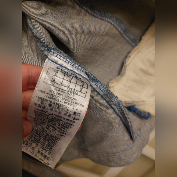 90's Guess Jean Jacket, size M - Picture 7 of 11